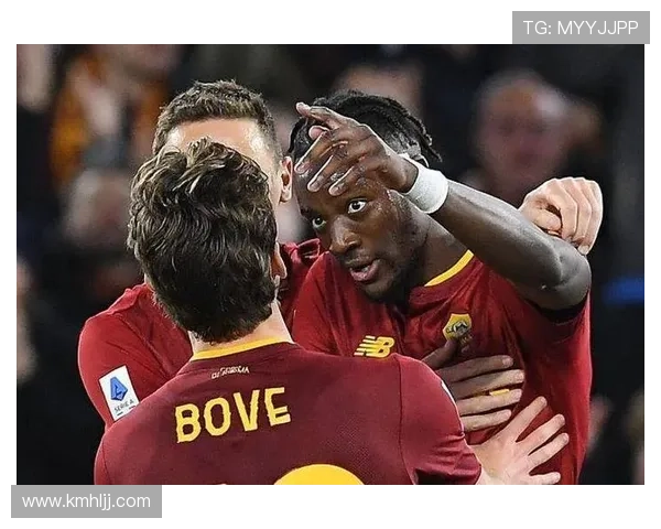 克劳德闪电破门献处子球 拥抱穆帅庆功 克劳德闪电破门献处子球 拥抱穆帅庆功